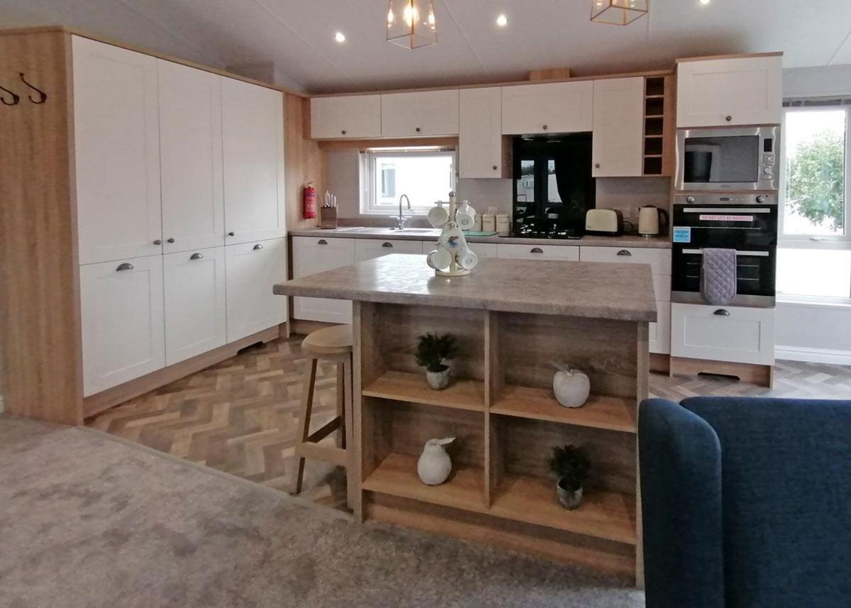 The Springs Lakeside Holiday Park Fladbury Экстерьер фото