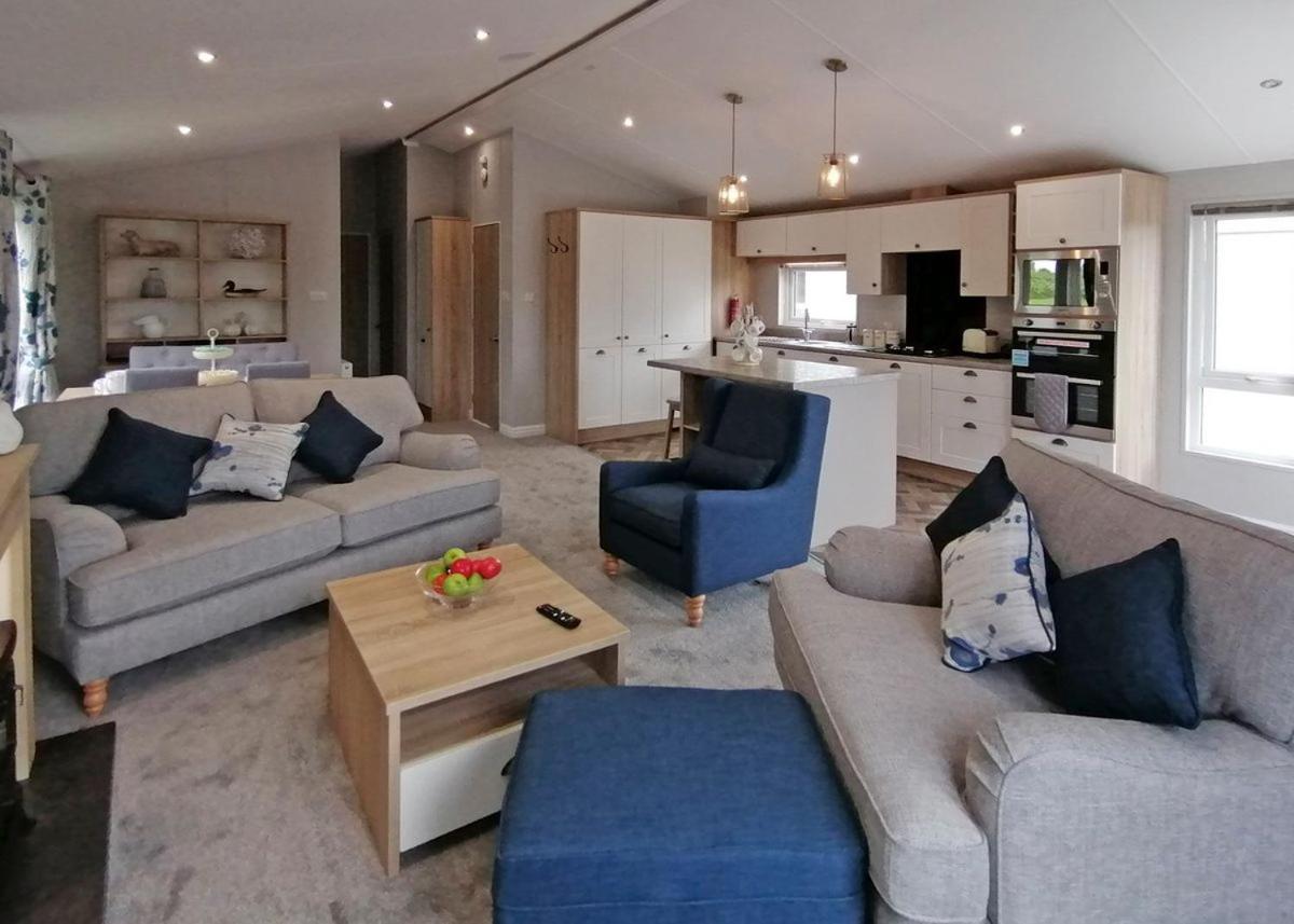 The Springs Lakeside Holiday Park Fladbury Экстерьер фото