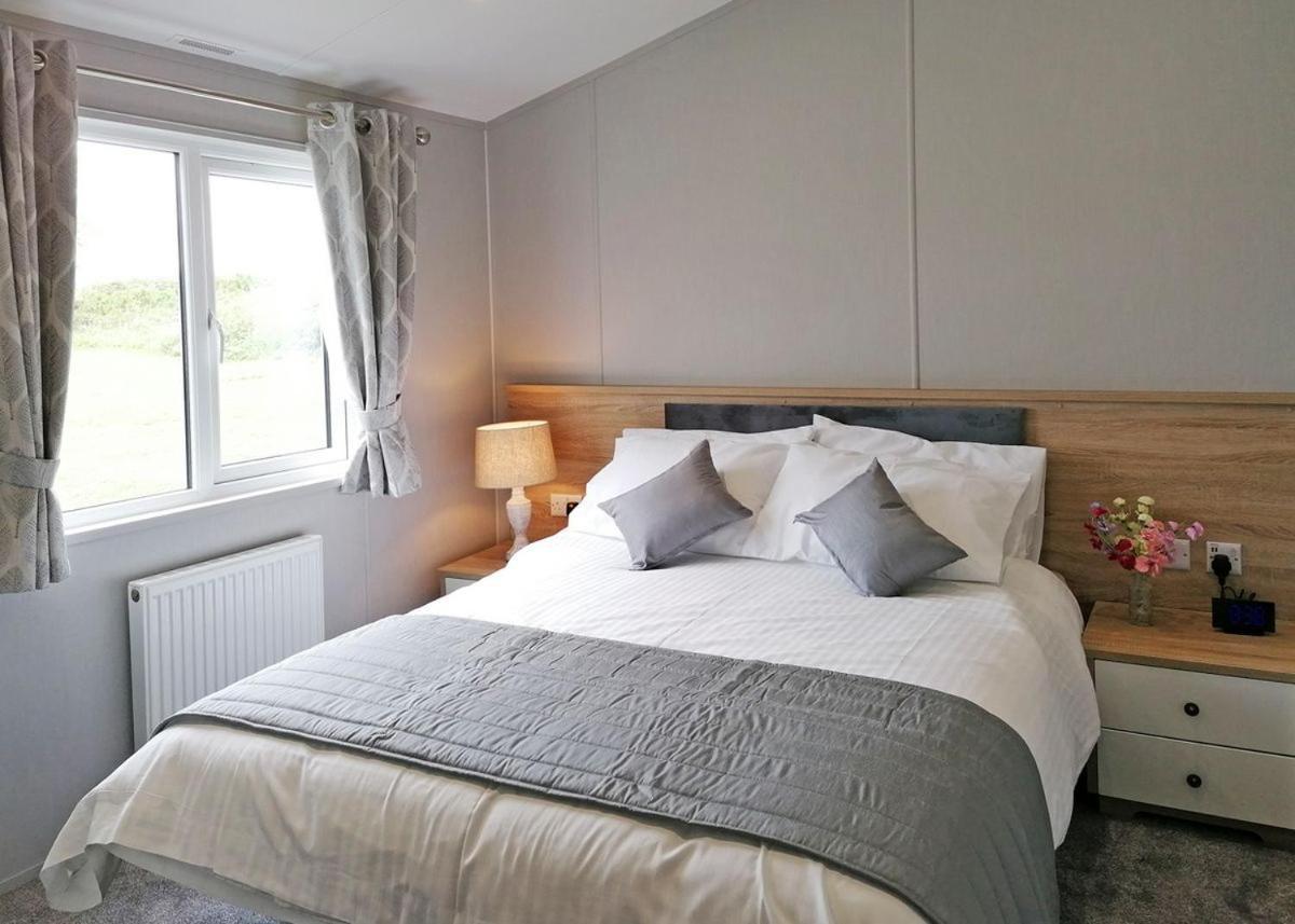 The Springs Lakeside Holiday Park Fladbury Экстерьер фото