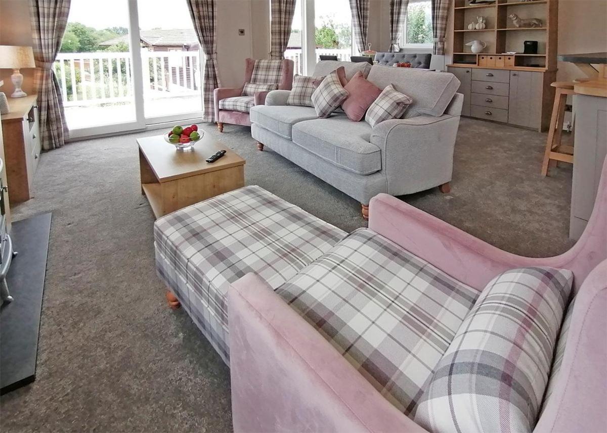 The Springs Lakeside Holiday Park Fladbury Экстерьер фото
