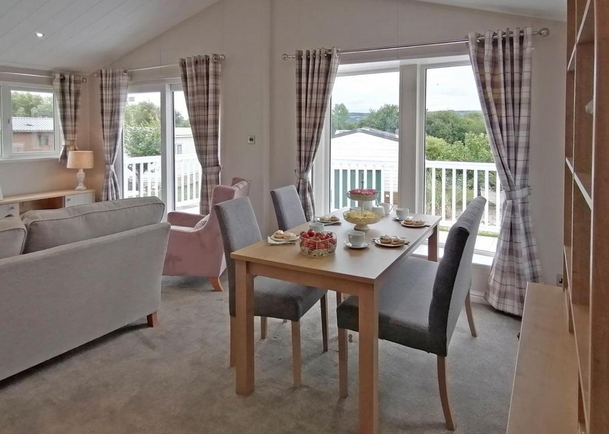 The Springs Lakeside Holiday Park Fladbury Экстерьер фото