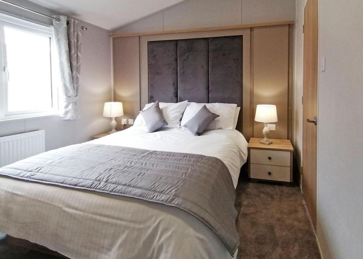 The Springs Lakeside Holiday Park Fladbury Экстерьер фото
