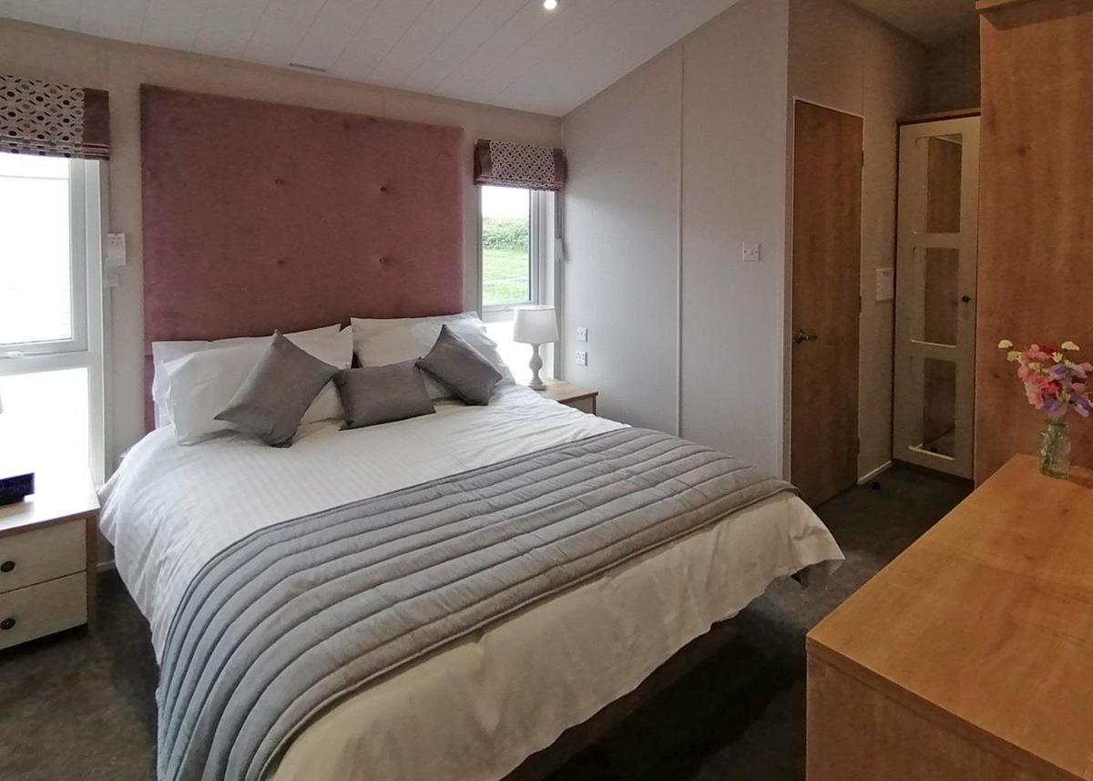 The Springs Lakeside Holiday Park Fladbury Экстерьер фото