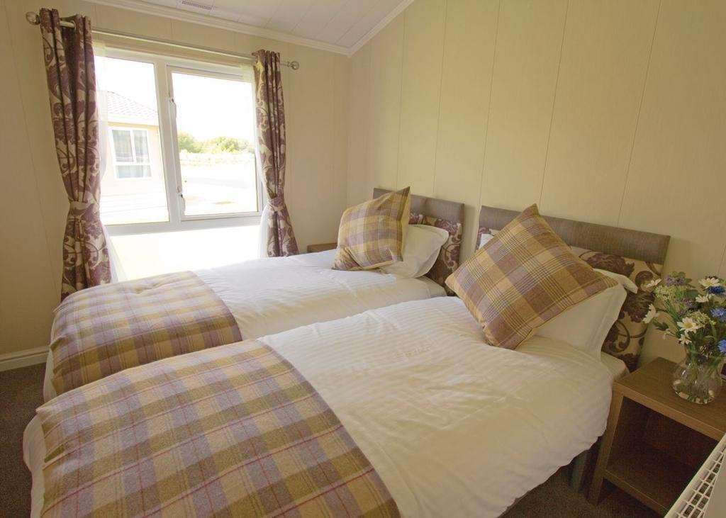 The Springs Lakeside Holiday Park Fladbury Номер фото